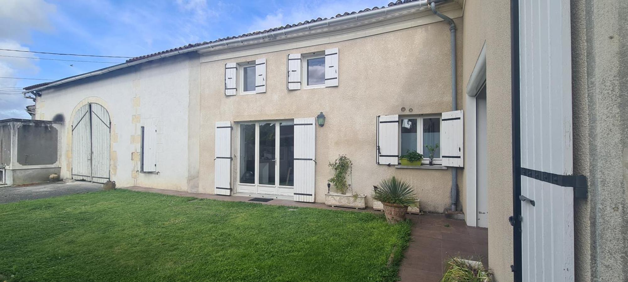 Gites De 2 A 11 Personnes Au Domaine D'Usson Echebrune Exterior foto